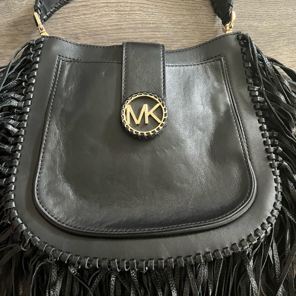 Michael Kors Lillie Medium Fringed Leather Shoulder Bag - Picture 7 of 16